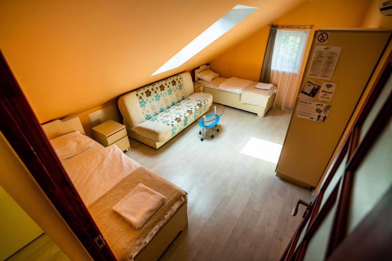 Klaipeda Inn Private Parking And Kitchen Exterior photo