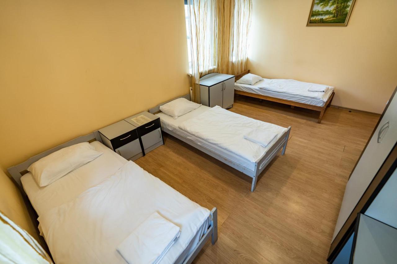 Klaipeda Inn Private Parking And Kitchen Exterior photo